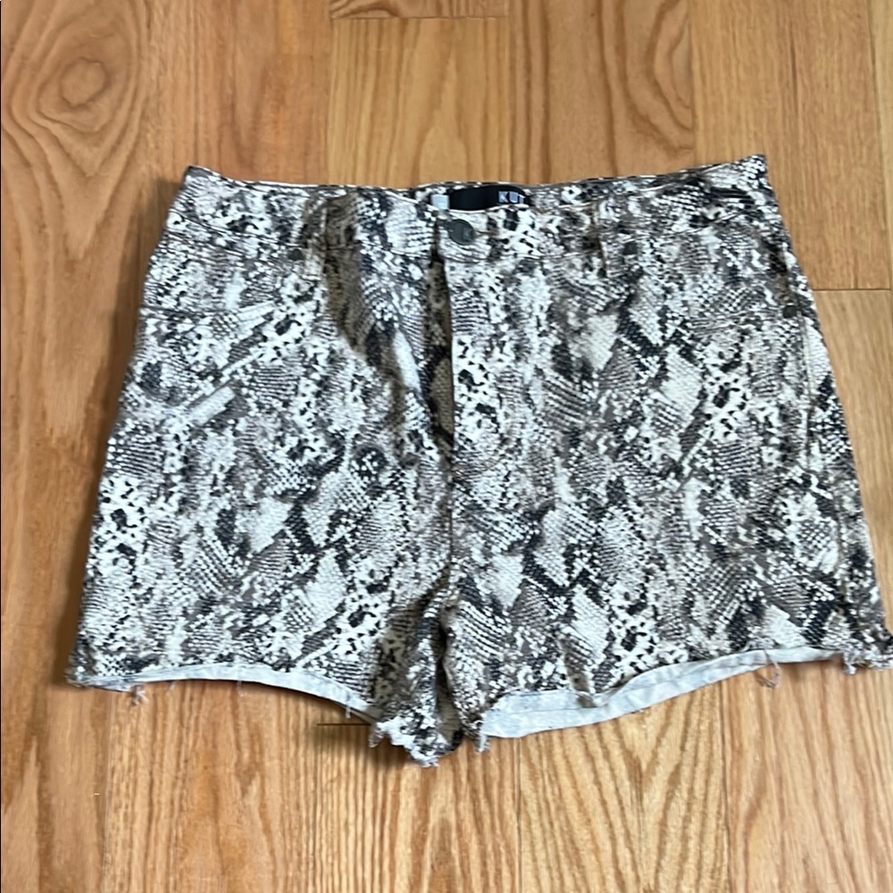 Kut from the Kloth Gidget High Waist Snake Print Shorts size 12
